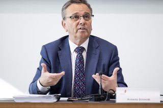 Roberto Schmidt, chef du Département valaisan des finances et de l'énergie, a présenté le budget cantonal 2025 mardi (archives). Keystone/CYRIL ZINGARO
